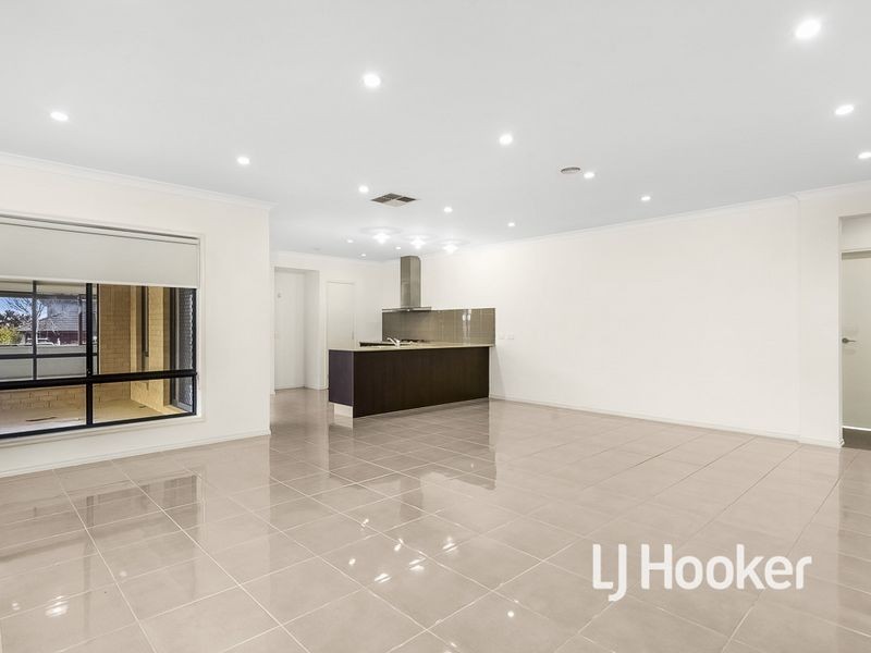 160 Sanctuary Lakes South Boulevard, Sanctuary Lakes VIC 3030