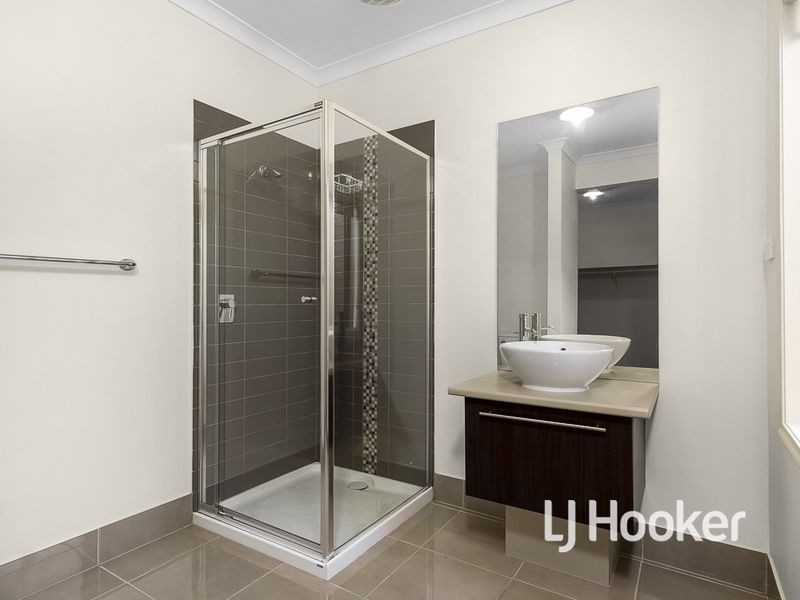 160 Sanctuary Lakes South Boulevard, Sanctuary Lakes VIC 3030