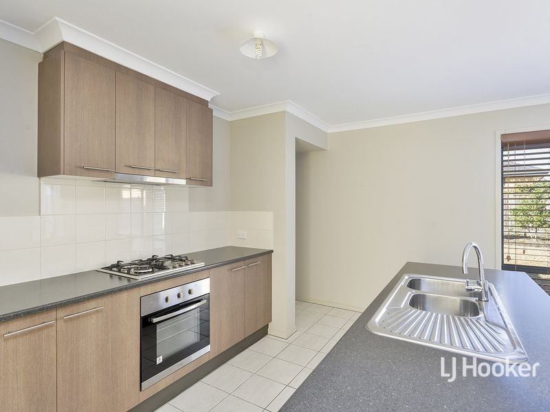 166 Sanctuary Lakes South Boulevard, Sanctuary Lakes VIC 3030