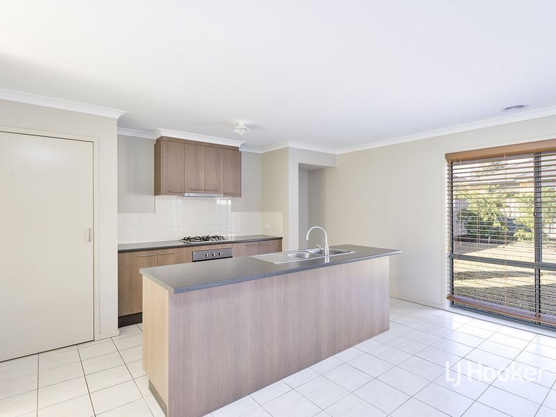 166 Sanctuary Lakes South Boulevard, Sanctuary Lakes VIC 3030