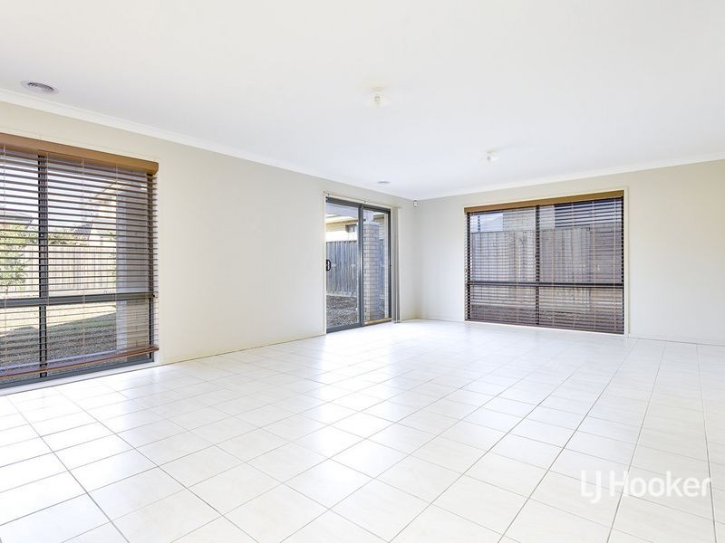 166 Sanctuary Lakes South Boulevard, Sanctuary Lakes VIC 3030