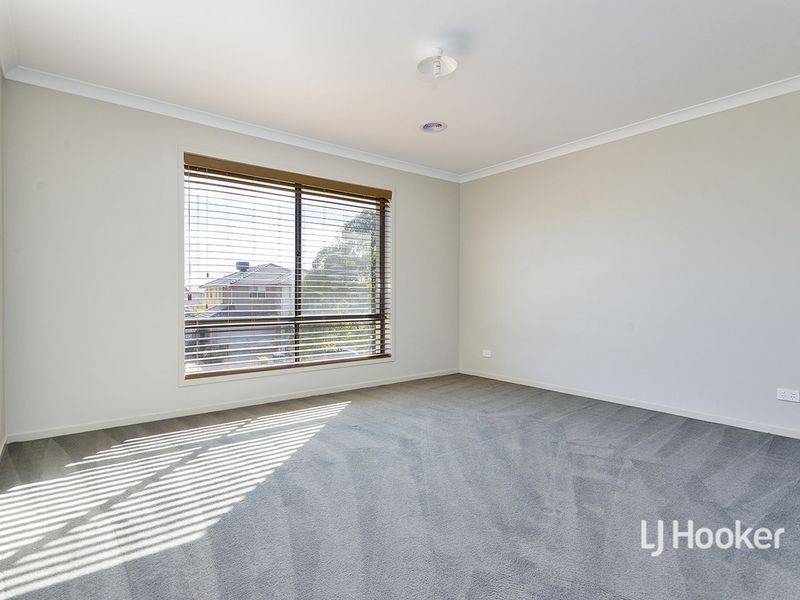 166 Sanctuary Lakes South Boulevard, Sanctuary Lakes VIC 3030