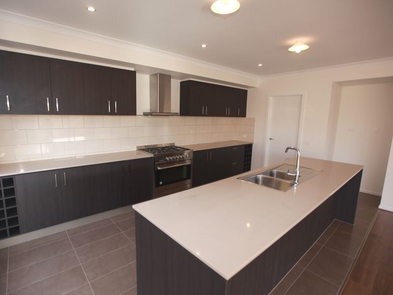 16 Manna Way, Point Cook VIC 3030