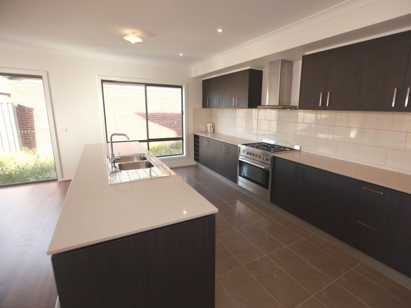 16 Manna Way, Point Cook VIC 3030