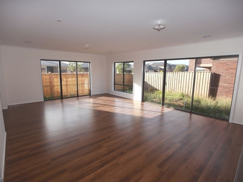 16 Manna Way, Point Cook VIC 3030