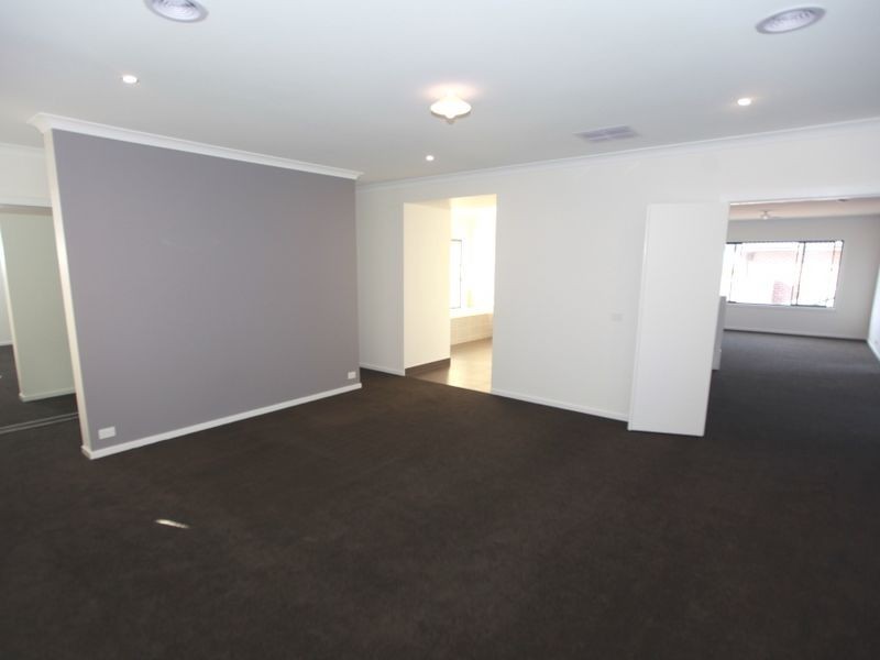 16 Manna Way, Point Cook VIC 3030