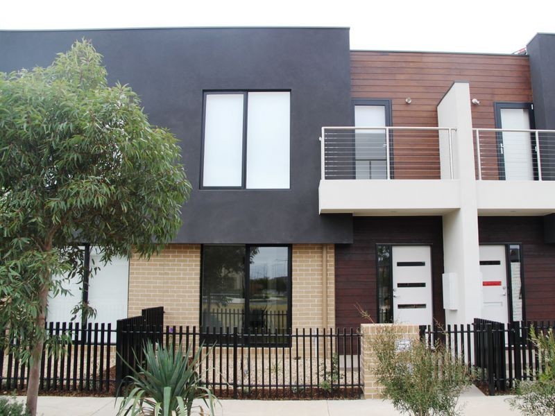 12 Valiant Walk, Williams Landing VIC 3027