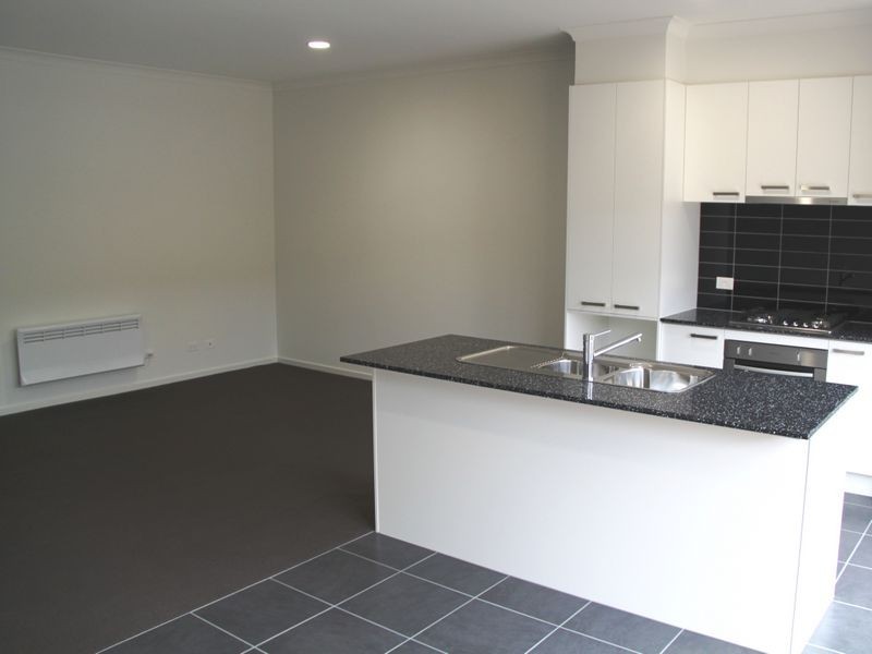 12 Valiant Walk, Williams Landing VIC 3027