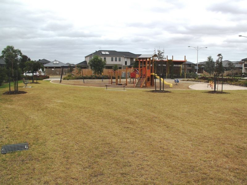 12 Valiant Walk, Williams Landing VIC 3027