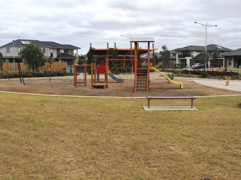 12 Valiant Walk, Williams Landing VIC 3027