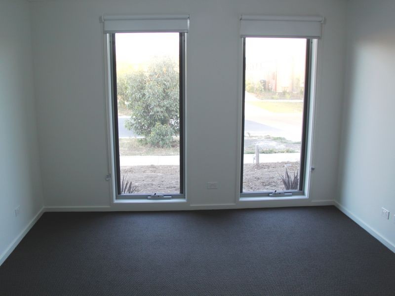 18 Bottletree Road, Point Cook VIC 3030