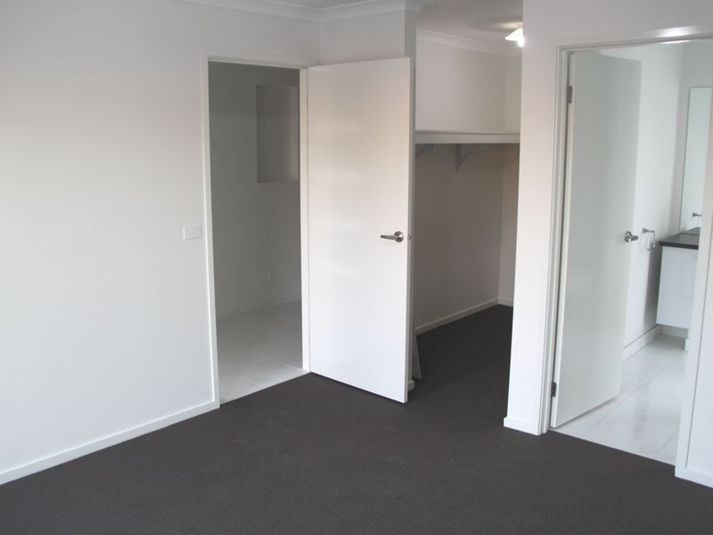 18 Bottletree Road, Point Cook VIC 3030