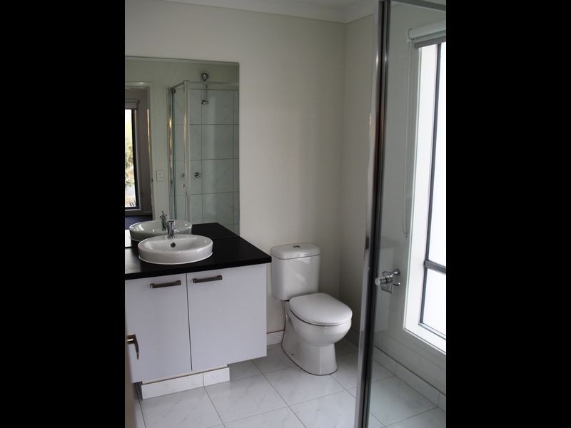 18 Bottletree Road, Point Cook VIC 3030