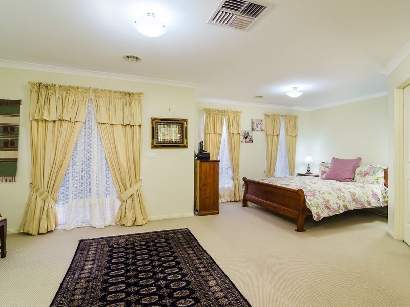 20 Sumner Crescent, Point Cook VIC 3030