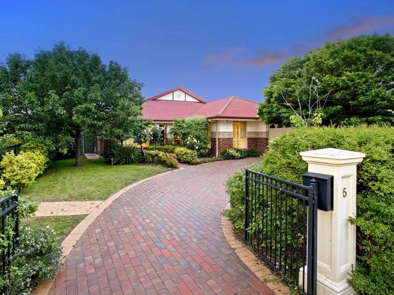 5 Positano Way, Point Cook VIC 3030