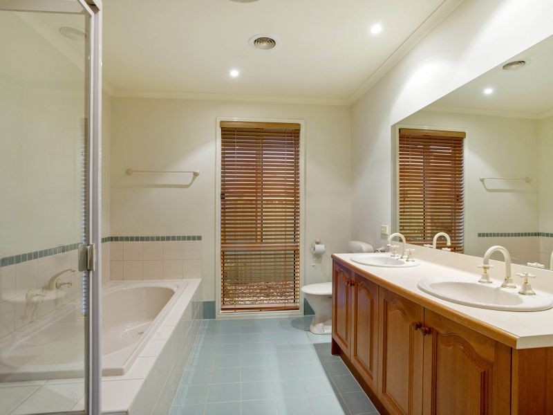 5 Positano Way, Point Cook VIC 3030