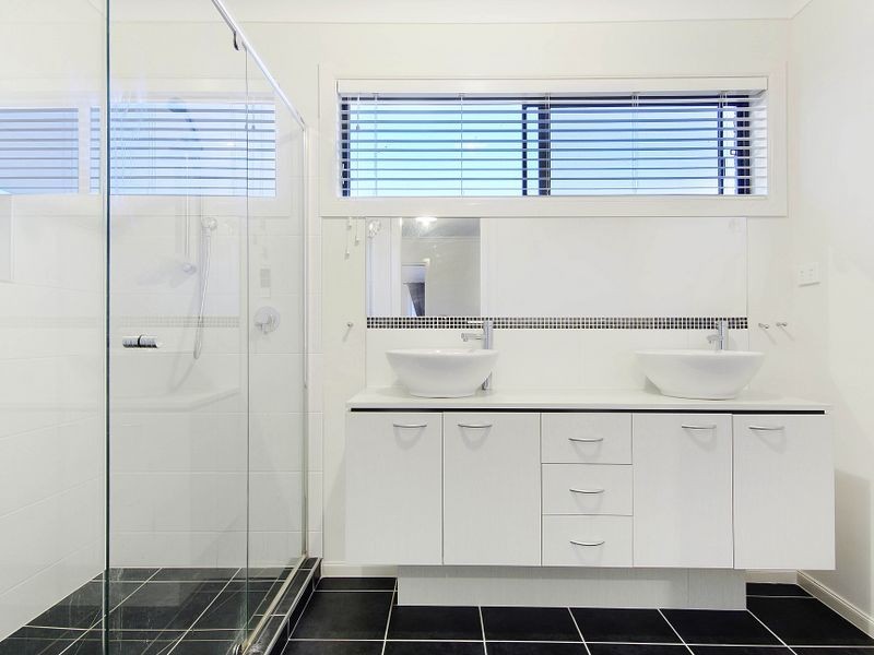 24 Dunlin Crescent, Williams Landing VIC 3027