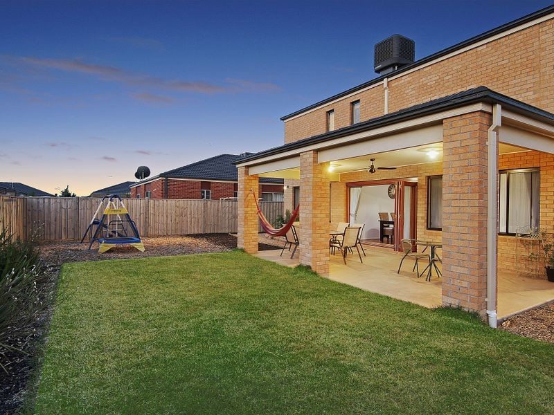 24 Dunlin Crescent, Williams Landing VIC 3027