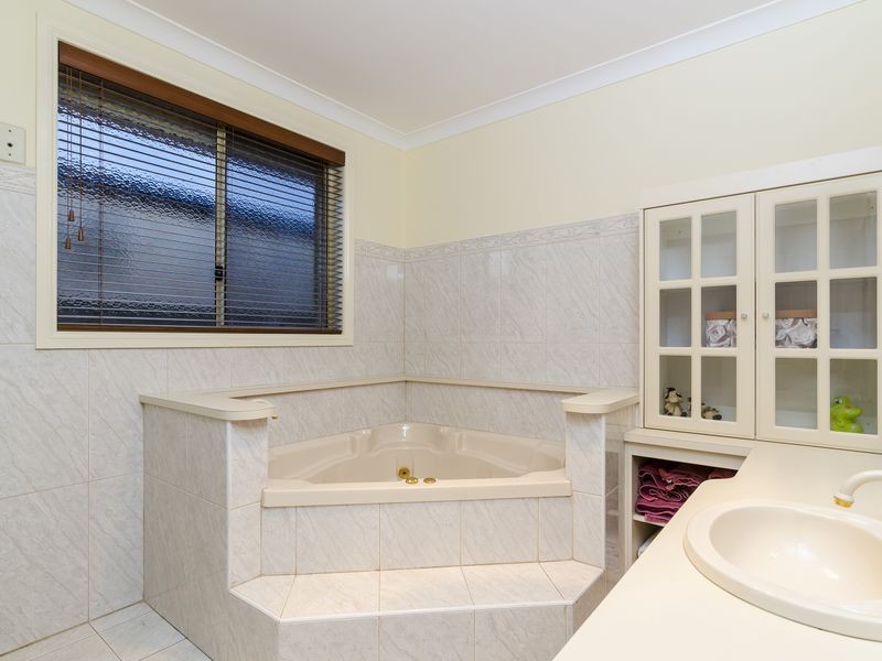 74 Glastonbury Circuit, Point Cook VIC 3030