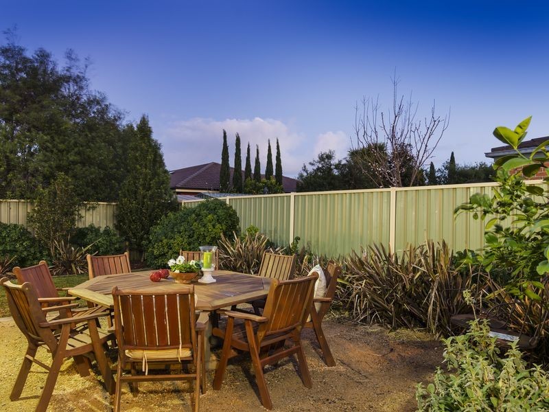 74 Glastonbury Circuit, Point Cook VIC 3030