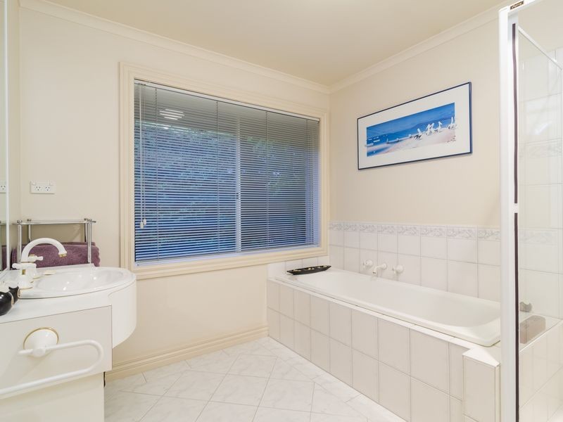 42 Truganina Avenue, Seabrook VIC 3028