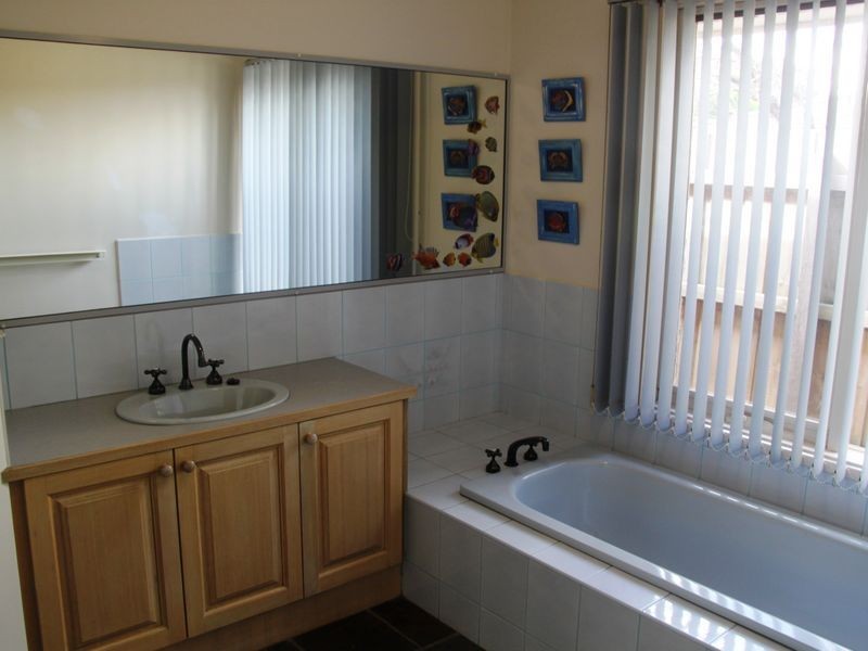 10 Eucalypt Court, Altona Meadows VIC 3028