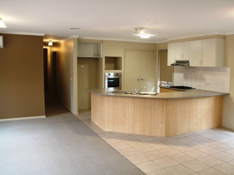 17 Whitlam Green, Point Cook VIC 3030