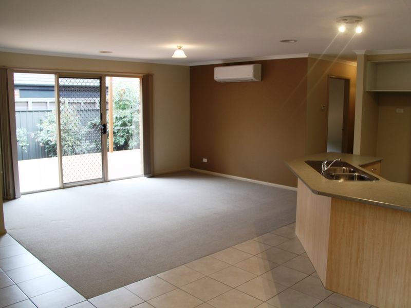 17 Whitlam Green, Point Cook VIC 3030