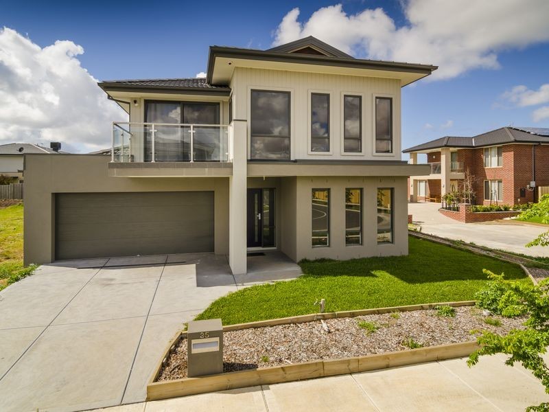 35 Heatherbell Avenue, Point Cook VIC 3030
