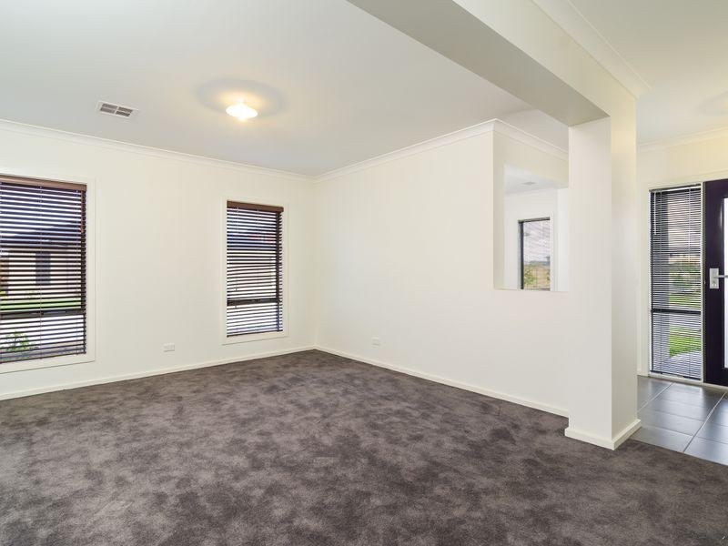 35 Heatherbell Avenue, Point Cook VIC 3030