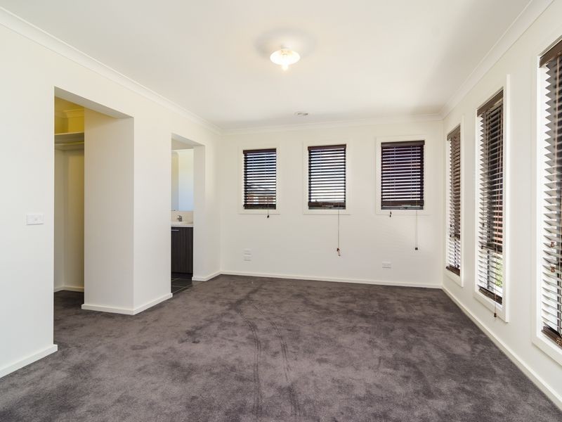 35 Heatherbell Avenue, Point Cook VIC 3030
