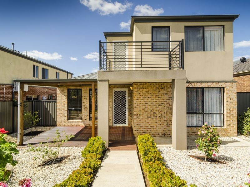 10 Isaacs Walk, Point Cook VIC 3030