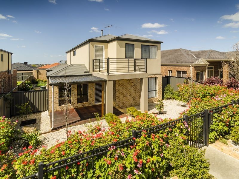 10 Isaacs Walk, Point Cook VIC 3030