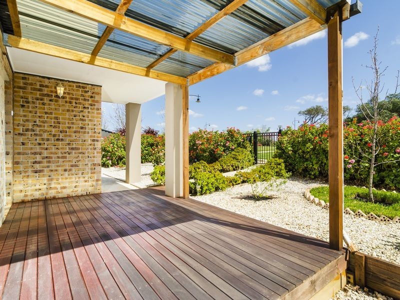 10 Isaacs Walk, Point Cook VIC 3030