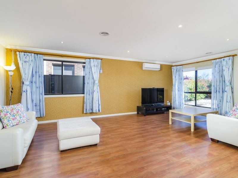 10 Isaacs Walk, Point Cook VIC 3030