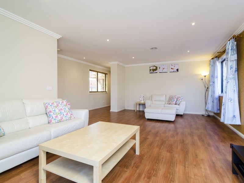 10 Isaacs Walk, Point Cook VIC 3030