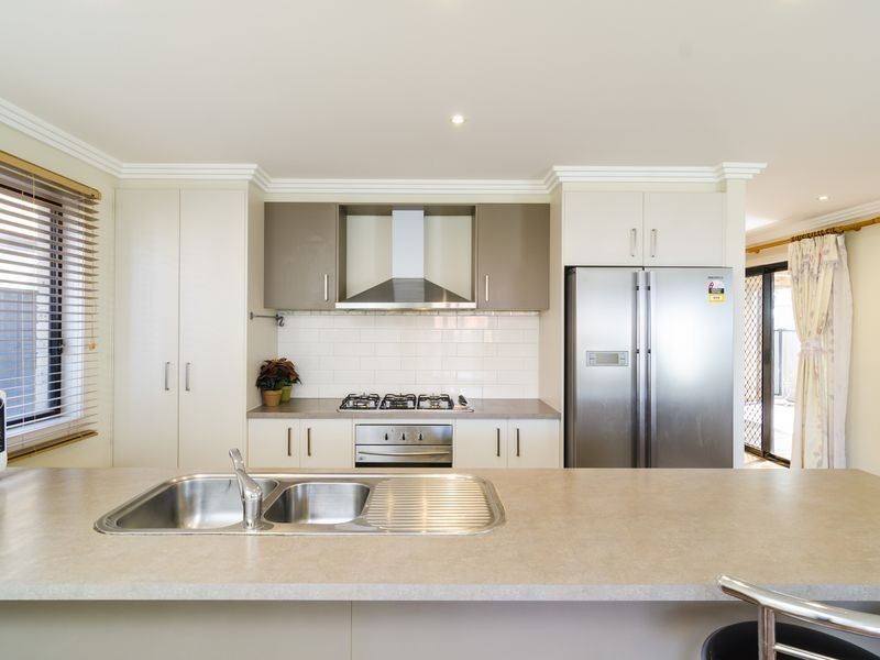 10 Isaacs Walk, Point Cook VIC 3030