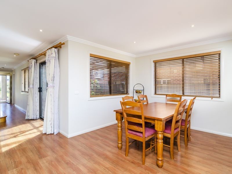 10 Isaacs Walk, Point Cook VIC 3030