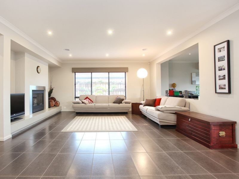 10 Kingsford Drive, Point Cook VIC 3030