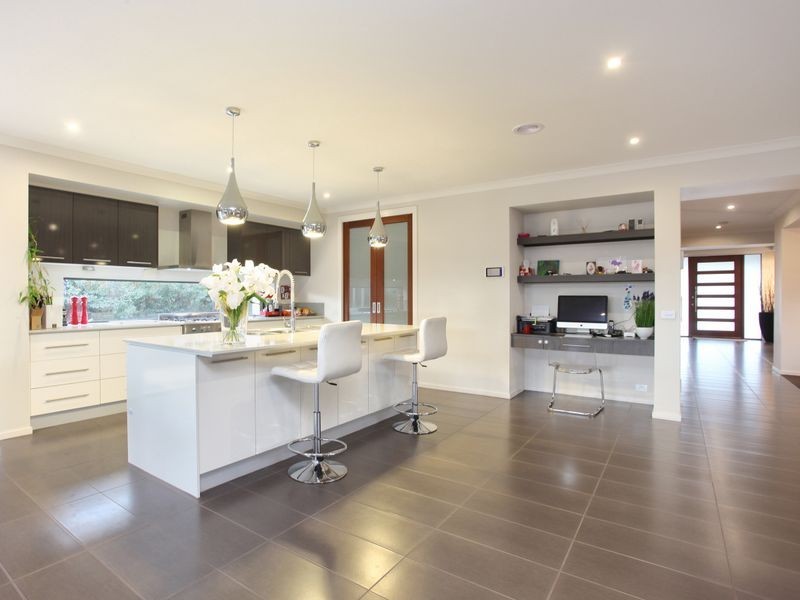 10 Kingsford Drive, Point Cook VIC 3030