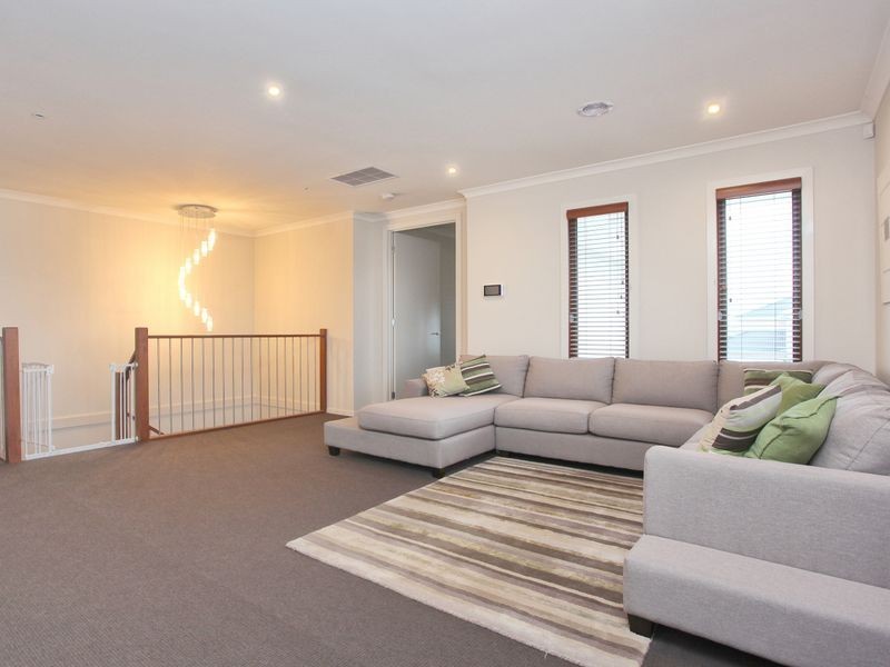 10 Kingsford Drive, Point Cook VIC 3030