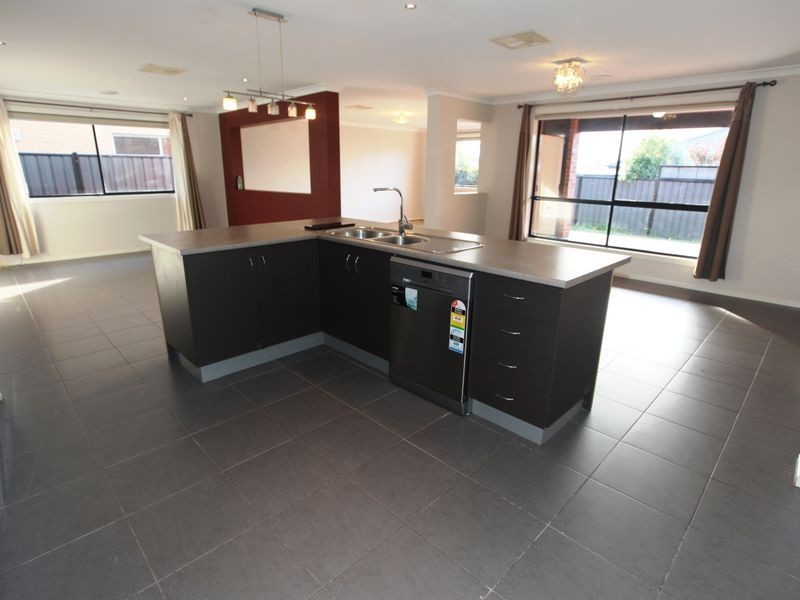 6 Spender Avenue, Point Cook VIC 3030