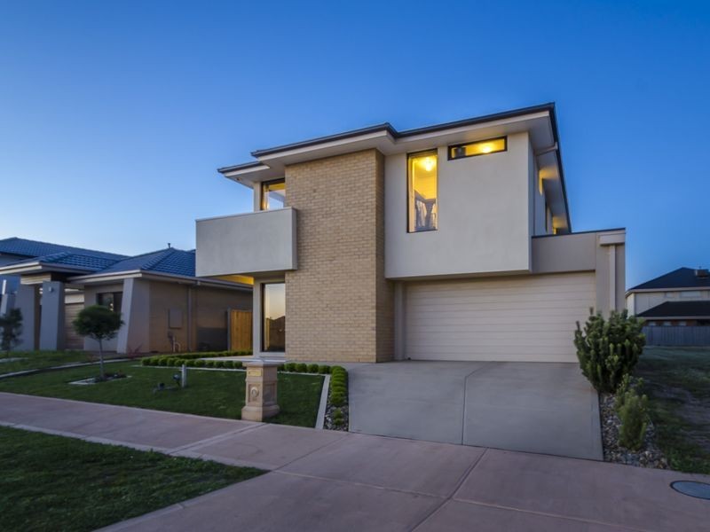 36 Tarcoola Crescent, Sanctuary Lakes VIC 3030