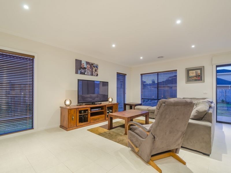36 Tarcoola Crescent, Sanctuary Lakes VIC 3030