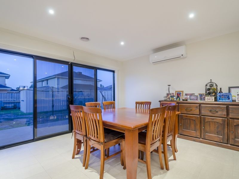 36 Tarcoola Crescent, Sanctuary Lakes VIC 3030