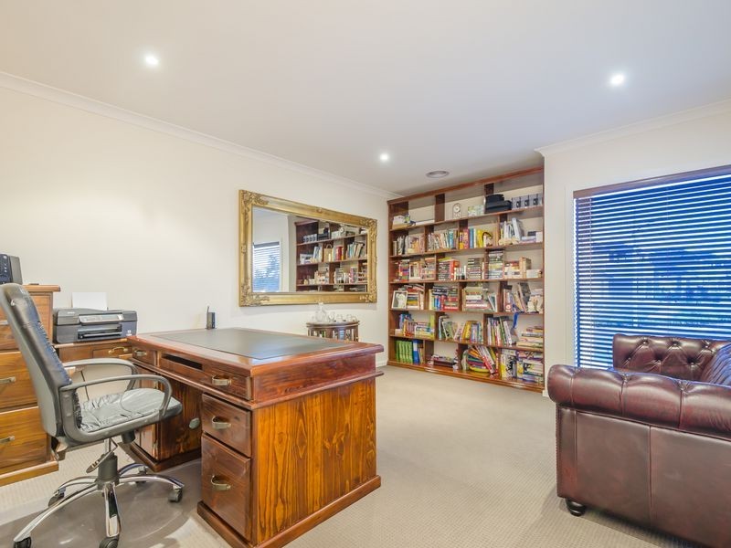 36 Tarcoola Crescent, Sanctuary Lakes VIC 3030