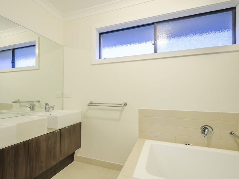 36 Tarcoola Crescent, Sanctuary Lakes VIC 3030