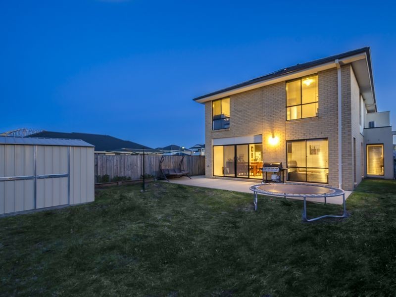 36 Tarcoola Crescent, Sanctuary Lakes VIC 3030