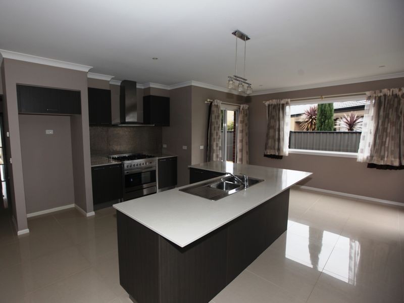 11 Derham Drive, Point Cook VIC 3030