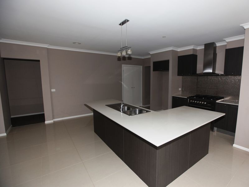 11 Derham Drive, Point Cook VIC 3030